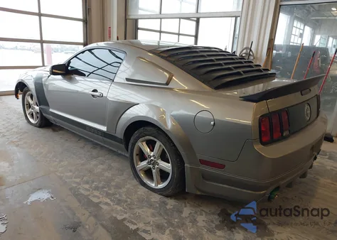 2008 Ford Mustang V6 Deluxe/V6 Premium z USA, uszkodzony, nr VIN 1ZVHT80N285129390